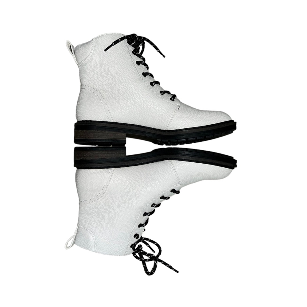 BareTraps Amysue White Ankles Boots Sz 8